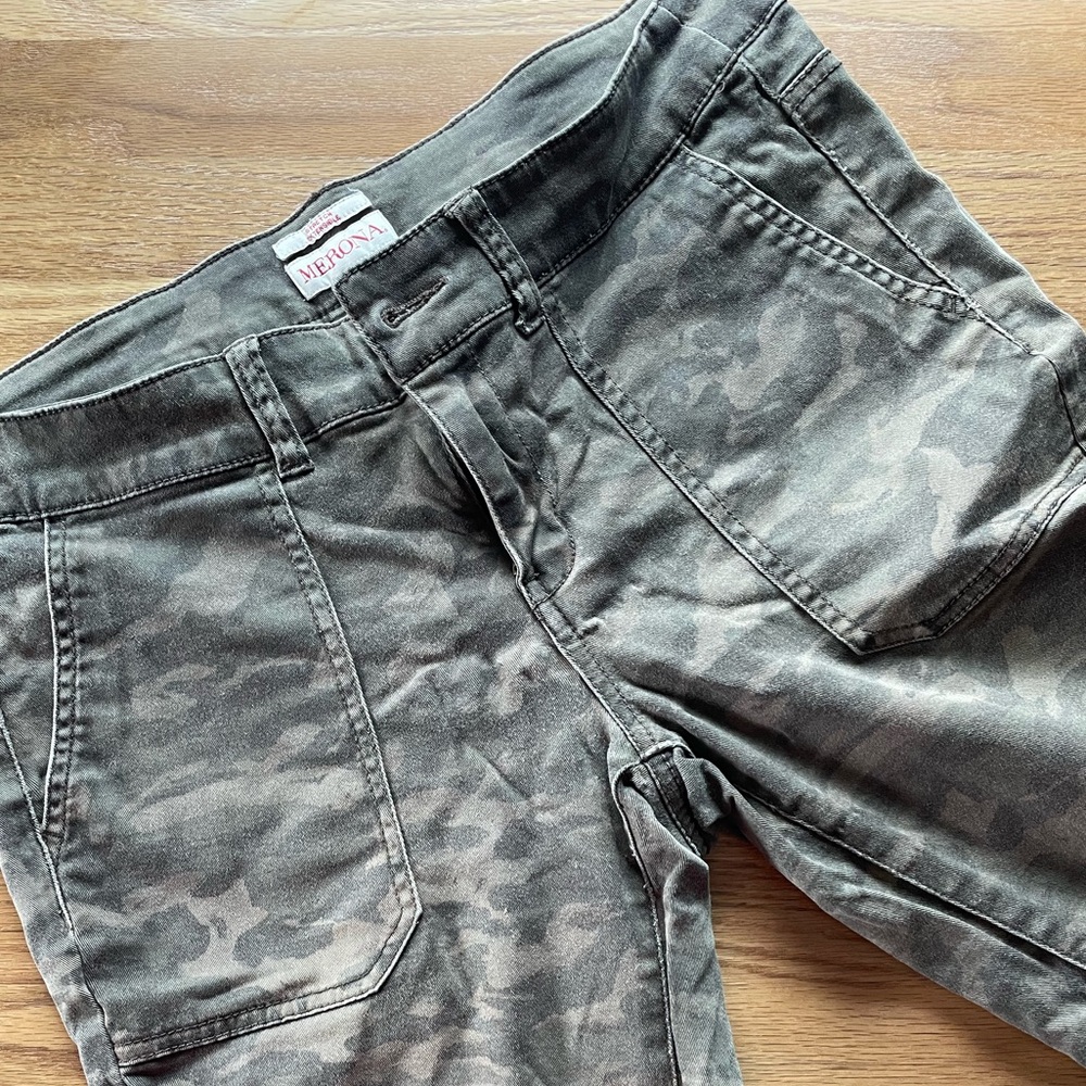 Stretchy, modern fit pants